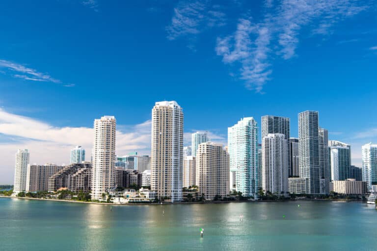 view-miami-downtown-skyline-sunny-cloudy-day-with-amazing-architecture-768x511